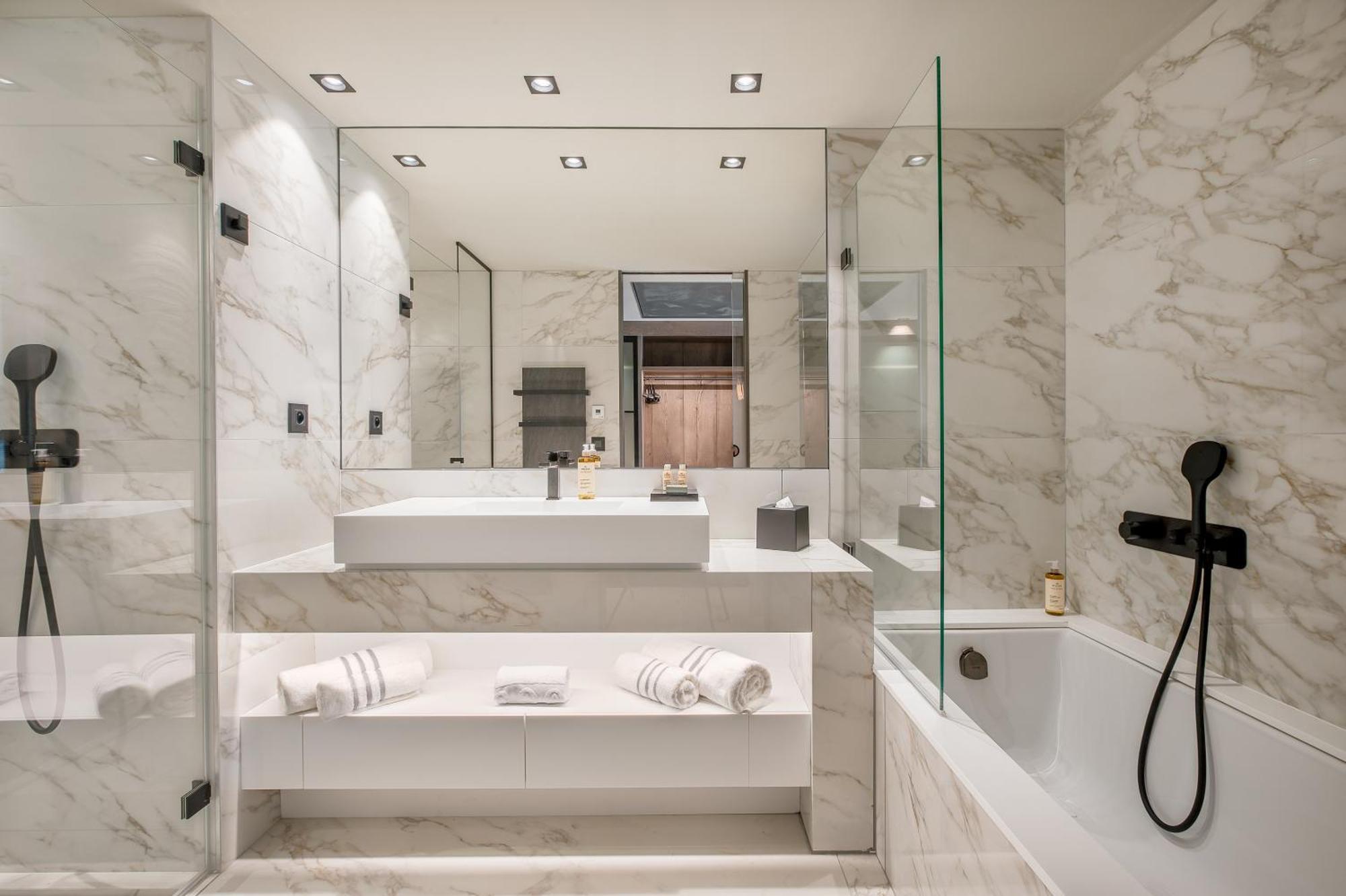 Deluxe Suite with Balcony complimentary spa access,1285947682:JPEG